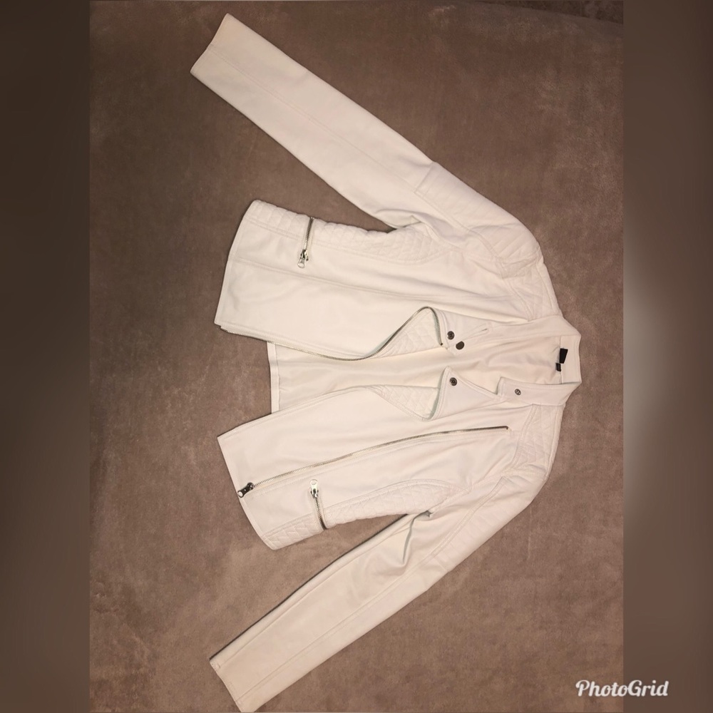 🌸White faux leather jacket🌸